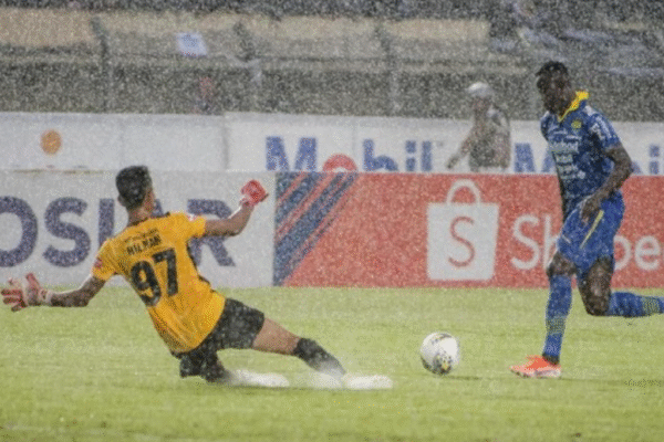 Kenapa Permainan Sepak Bola Masih Dilanjutkan Ketika Hujan Kenapa Permainan Sepak Bola Masih Dilanjutkan Ketika Hujan