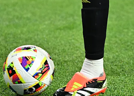 sepatu-bola-cleats-dalam-sepak-bola