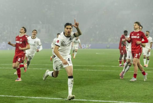 pelatih-monchengladbach-memuji-kevin-diks