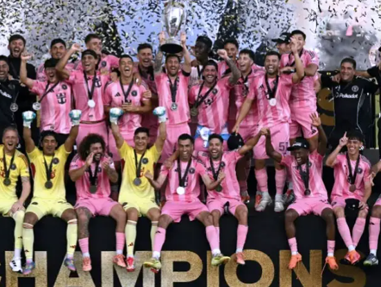 lionel-messi-pimpin-inter-miami-dapatkan-trofi-juara-mls-cup