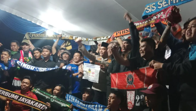 sejarah-kelompok-supporter-sepak-bola-legendaris