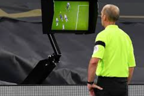 aturan-var-dan-penggunaannya-dalam-sepak-bola-modern