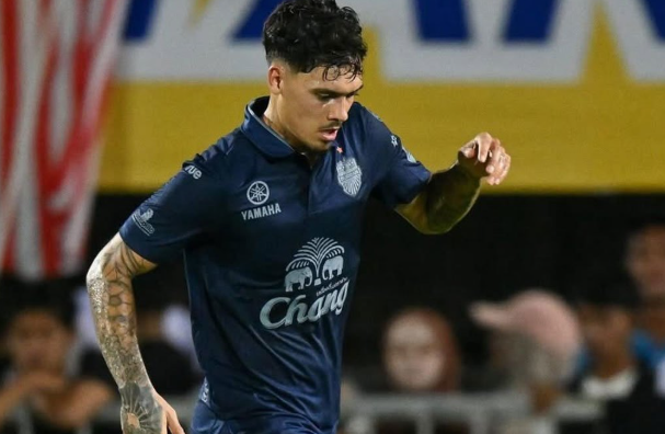 persija-disebut-akan-rekrut-shayne-pattynama