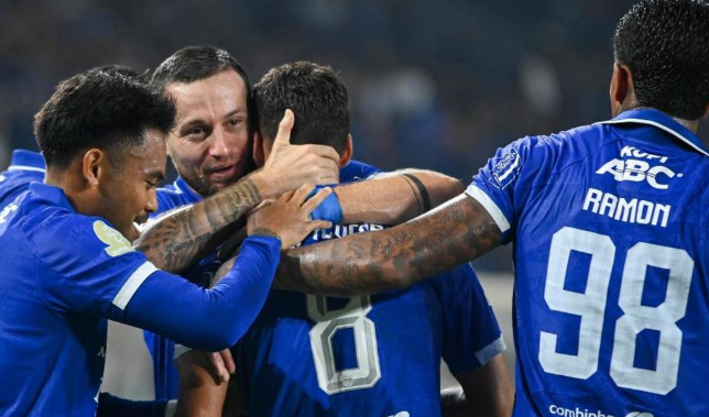 Persib Kukuh di Puncak Klasemen Usai Kemenangan