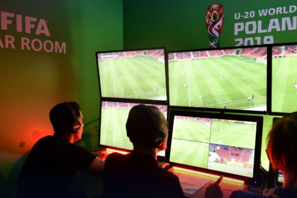 Pengaruh teknologi VAR terhadap keadilan di lapangan hijau